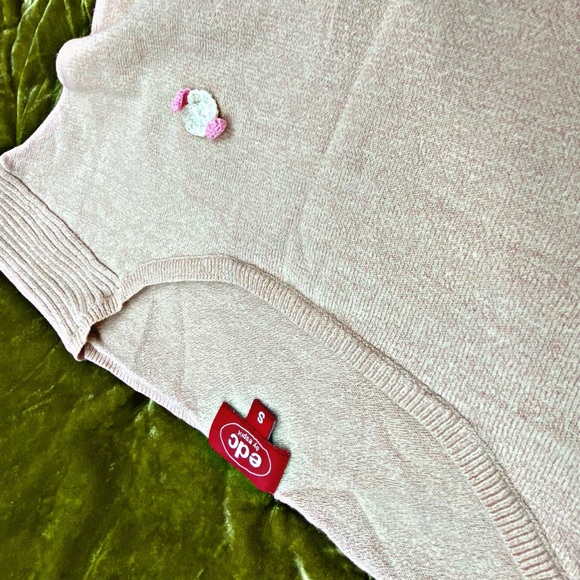 Sleeveless Sweater w. Cutest Flower🌸 - Picture 2 of 3